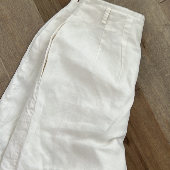 Talbots cream linen bermudas shorts, size 12P high waisted - Picture 4 of 4